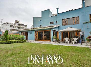 Casa · 298m² · 3 Dormitorios · 4 Estacionamientos · Se Vende en El Polo - Casa 610.72 m² de Terreno, Remodelada, Buenos Acabados, Calle Cerrada