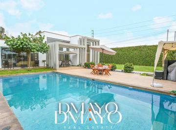 Casa · 333m² · 4 Dormitorios · 4 Estacionamientos · Venta Casa con 4 Dorm. con Walking Closet y Baño, 4 Cocheras Piscina Parque Cerca a Colegios