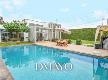 Casa · 333m² · 4 Dormitorios · 4 Estacionamientos · Venta Casa con 4 Dorm. con Walking Closet y Baño, 4 Cocheras Piscina Parque Cerca a Colegios