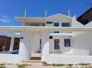 Casa · 300m² · 3 Estacionamientos · Se Vende Casa de Playa con Balcon Amplio y Vista Al Mar en Zorritos