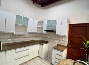 Departamento de 4 habitaciones, Lima · Amplio Departamento con Techos Altos, Balcón y Cochera | Las Casuarinas Baja, Surco