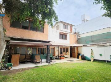 Casa · 338m² · 4 Dormitorios · 2 Estacionamientos · Vendo Preciosa Casa en San Ignacio de Monterrico Surco
