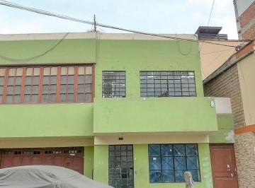 Casa · 357m² · 5 Dormitorios · 2 Estacionamientos · Vendo Casa - Terreno de 358 m² en Urb. Villa Marina - Chorrillos