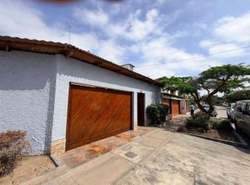 Casa de 4 habitaciones, Lima · Casa en Venta en Esquina en Surco
