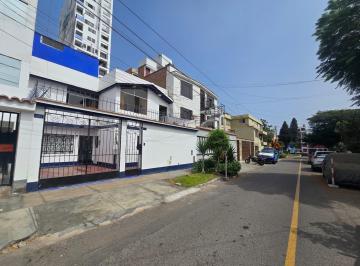 Casa · 245m² · 1 Estacionamiento · Casa en San Miguel (Lima)