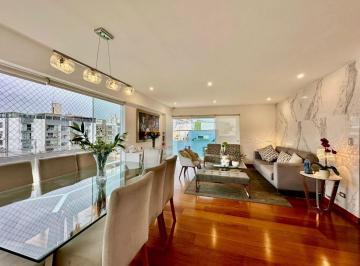 Departamento de 4 habitaciones, Lima · Moderno Dúplex en Venta en Surco
