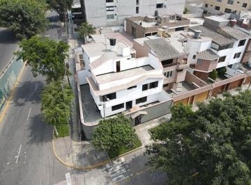Casa · 206m² · 5 Dormitorios · Casa en Venta - Monterrico