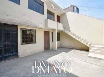 Casa · 198m² · 5 Dormitorios · 2 Estacionamientos · Venta Casa de Dos Pisos 4 Dorm., 2 Cocheras Cerca del Colegio y Parque La Merced - Ate
