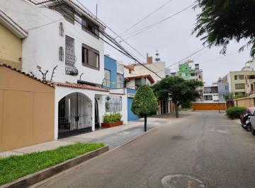 Casa de 7 habitaciones, Lima · Venta de Casa en San Miguel. Buena Ubicación.