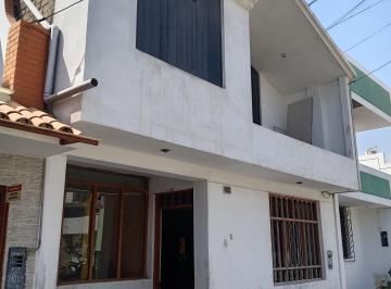 Casa de 6 habitaciones, Santa · Venta de Casa 2 Pisos