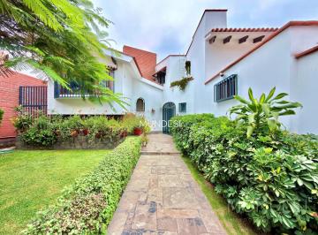 Casa · 334m² · 3 Dormitorios · 2 Estacionamientos · Casa en Alquiler en Camacho