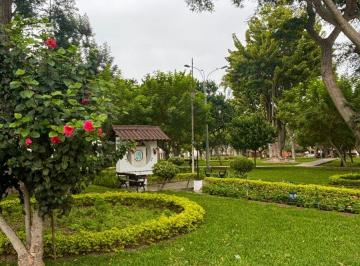 Casa de 4 habitaciones, Lima · ¡Gran Oportunidad de Remodelación Frente a Parque en Urb. El Rancho - Miraflores!