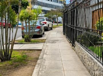 Casa · 280m² · 3 Dormitorios · 2 Estacionamientos · Casa en San Isidro Limite con San Borja, Cerca a Las Clínicas