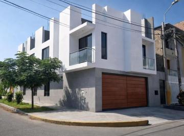 Departamento · 110m² · 2 Dormitorios · Vendo Amplio Departamento en Primer Piso – Urb. Viñedos de Comas
