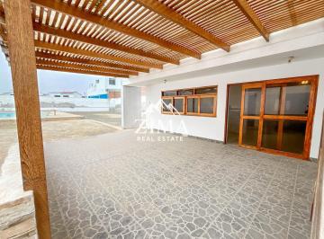 Casa de playa · 161m² · 4 Dormitorios · 3 Estacionamientos · Se Vende Amplia Casa con Piscina Como Terreno en Tercera Fila de Playa Pulpos, 636 m²
