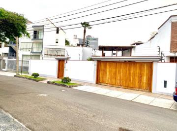 Casa · 413m² · 4 Dormitorios · 4 Estacionamientos · Venta Casa 473.78 m² con Salida Directa Al Parque| Urb. Alexander Von Humboldt Miraflores