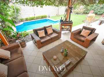 Casa · 335m² · 6 Dormitorios · 2 Estacionamientos · Venta de Casa 400 m² en Rinconada Alta - 5 Dorm - 1 Estudio - 2 Cocheras - Piscina
