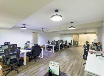 Casa · 662m² · 13 Dormitorios · 2 Estacionamientos · En Venta Casa en Miraflores Para Oficina a Puerta Cerrada