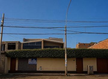 Casa · 264m² · 8 Dormitorios · 2 Estacionamientos · Casa - Chaclacayo