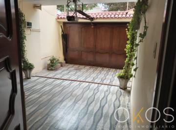 Casa · 263m² · 7 Dormitorios · 1 Estacionamiento · Casa de 3 Pisos en Santa Victoria Chiclayo