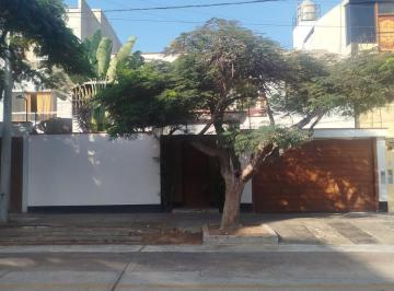 Casa · 650m² · 4 Dormitorios · 2 Estacionamientos · Casa Alquiler San Borja