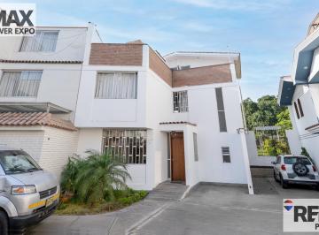 Casa · 210m² · 5 Dormitorios · 1 Estacionamiento · Venta de Casa Limite con San Isidro