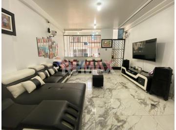 Casa · 225m² · 4 Dormitorios · Vendo Amplia Casa por Ocasion en San Martin de Porres