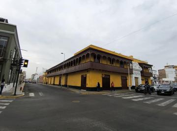 Casa de 46 habitaciones, Trujillo · Venta Casona en Centro de Trujillo