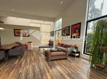 Casa de 4 habitaciones, Lima · Amplia Casa con Moderna Arquitectura