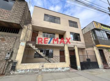 Casa · 422m² · 9 Dormitorios · Casa Multifamiliar con 2 Departamentos Independientes y Zonificación Cv/rdm"