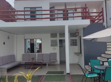Casa · 160m² · 4 Dormitorios · 2 Estacionamientos · Casa en Venta en Punta Hermosa, con Piscina y Terraza