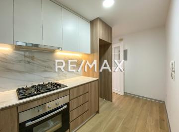 Departamento · 73m² · 2 Dormitorios · 2 Estacionamientos · Departamento en Alquiler en Miraflores: 2 Dorm. Amplios, Remodelado y con 2 Cocheras