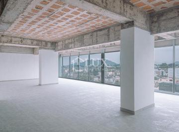 Oficina comercial · 240m² · 4 Estacionamientos · Oficina de 240 m² en Alquiler