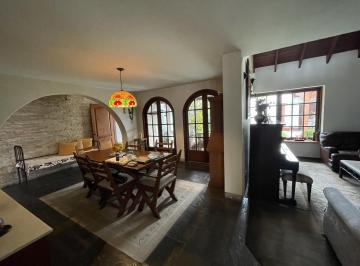 Casa · 351m² · 3 Dormitorios · 2 Estacionamientos · Casa Impecable Frente a Parque | El Remaso - La Molina