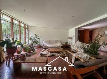 Casa · 550m² · 6 Dormitorios · 6 Estacionamientos · Oportunidad Única: Espectacular Casa en Esquina Vista a Parque de 3 Pisos en La Aurora, Miraflores