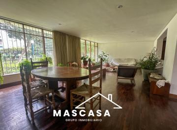 Casa · 550m² · 6 Dormitorios · 6 Estacionamientos · Vendo Casa en La Aurora Miraflores en Esquina y Frente a Parque