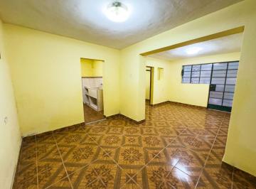 Casa de 8 habitaciones, Lima · Propiedad con Renta en Venta en El Rímac | Esquina | 95 m² | Us$70,000
