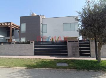 Casa · 370m² · 7 Dormitorios · 2 Estacionamientos · Casa en Venta en Chaclacayo – Amplia, Elegante y con Excelente Área Social