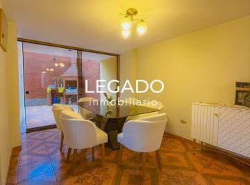 Casa · 200m² · 5 Dormitorios · 2 Estacionamientos · Casa en Santiago de Surco