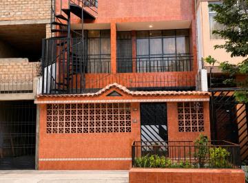 Casa de 9 habitaciones, Lima · Se Vende Amplia Casa de 3 Pisos + Azotea en San Martín de Porres