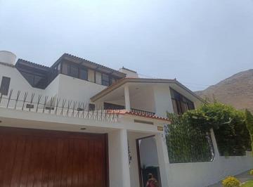 Casa de 5 habitaciones, Lima · Linda Casa Impecable con Jardines y Piscina Amoblada Rinconada del Lago