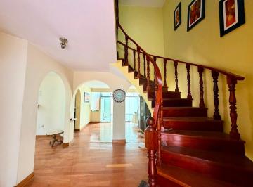Casa de 4 habitaciones, Lima · Se Vende Casa de 2 Pisos Sin Aires