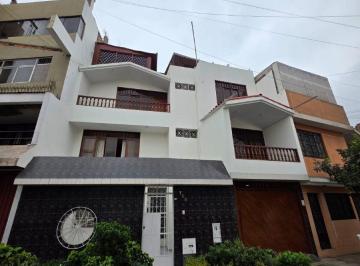 Casa de 8 habitaciones, Lima · En Venta: Gran Casa de 3 Pisos Más Azotea en San Juan de Lurigancho