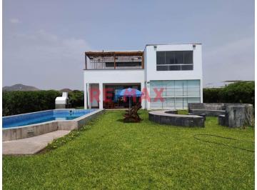 Casa de campo · 360m² · 7 Dormitorios · 3 Estacionamientos · Casa de Playa en Condominio Costa del Campo