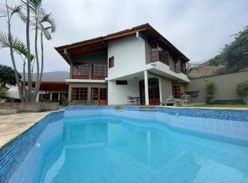 Casa · 358m² · 5 Dormitorios · 4 Estacionamientos · Acogedora Casa con Piscina en Venta en Rinconada La Molina