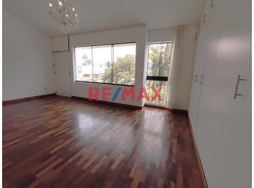 Departamento · 164m² · 3 Dormitorios · Se Alquila Duplex en Urb. Las Gardenias Frente a Parque en Santiago de Surco