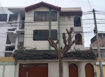 Casa de 5 habitaciones, Lima · Casa en San Miguel con 6 Habitaciones y Sotano Amplio Para Estacionamiento Hasta 5 Vehiculos