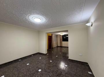 Casa de 4 habitaciones, Arequipa · Alquilo! Amplia Casa Frente a Parque, Cerca Hospital Eescomel! Paucarpata!