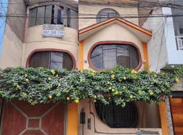 Casa · 420ha · 10 Dormitorios · 1 Estacionamiento · Venta de Casa Cerca a Parque 140 m² - Los Olivos