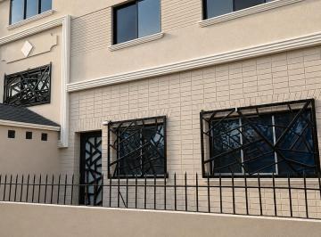 Casa · 325m² · 9 Dormitorios · Casa Comercial en Alquiler